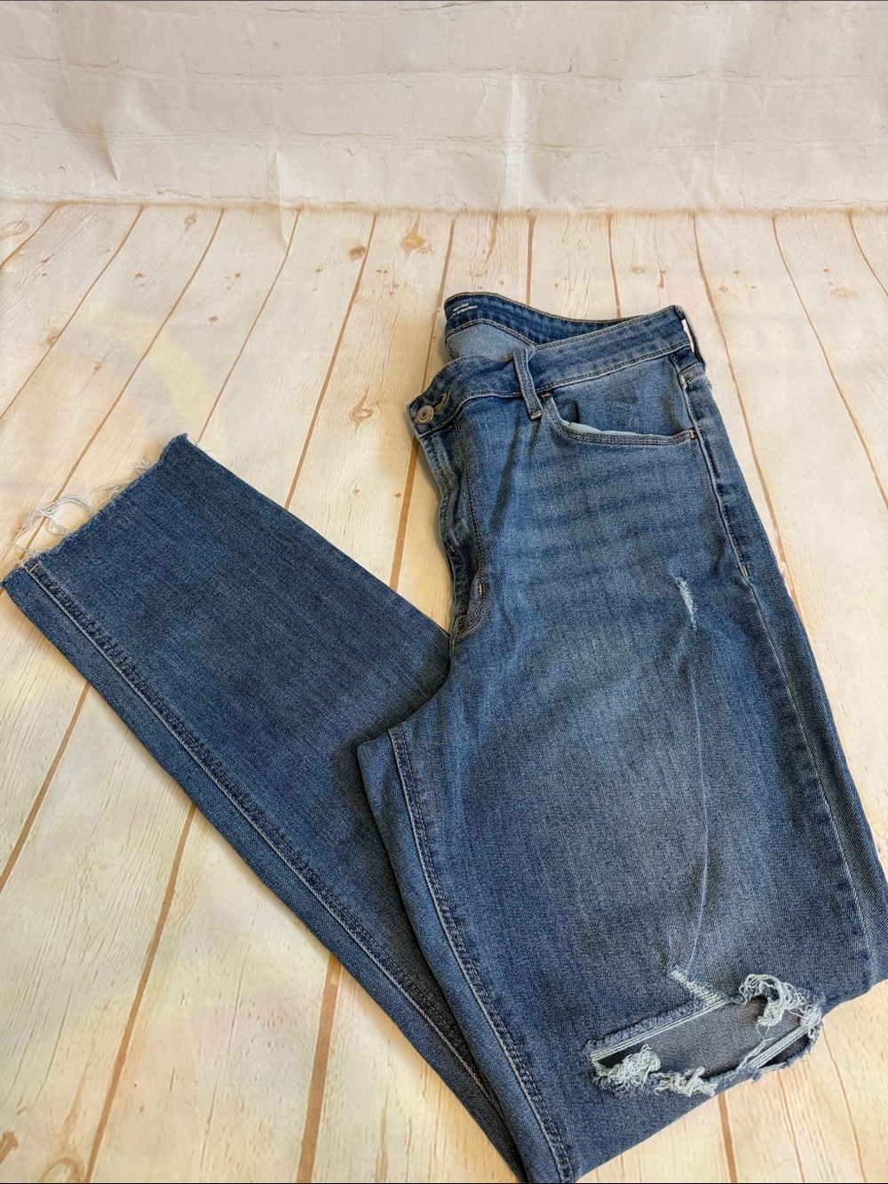 Old Navy High-Rise Wow Medium Wash Straight-Leg Distressed Ripped TALL Jeans
